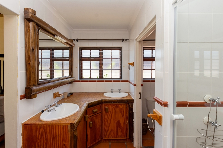 5 Bedroom Property for Sale in Myburgh Park Western Cape